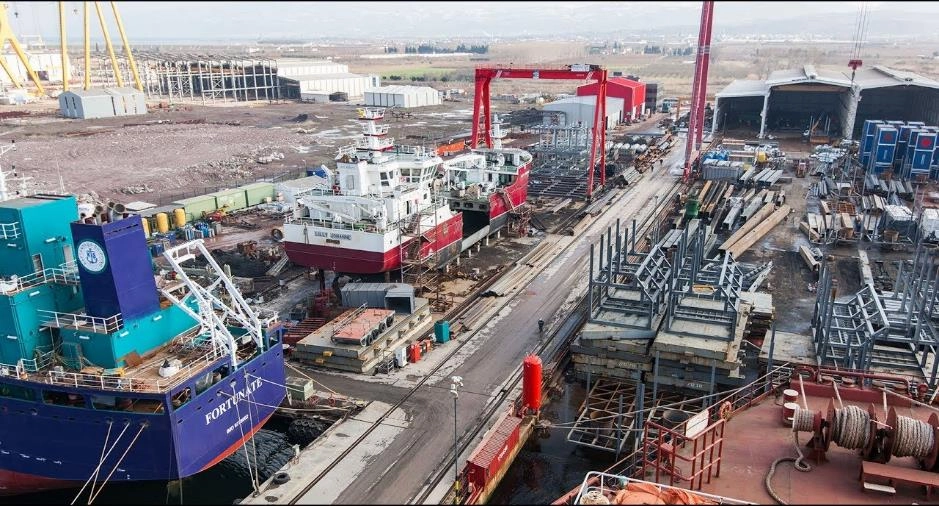 Types of Cranes Used in Shipyards